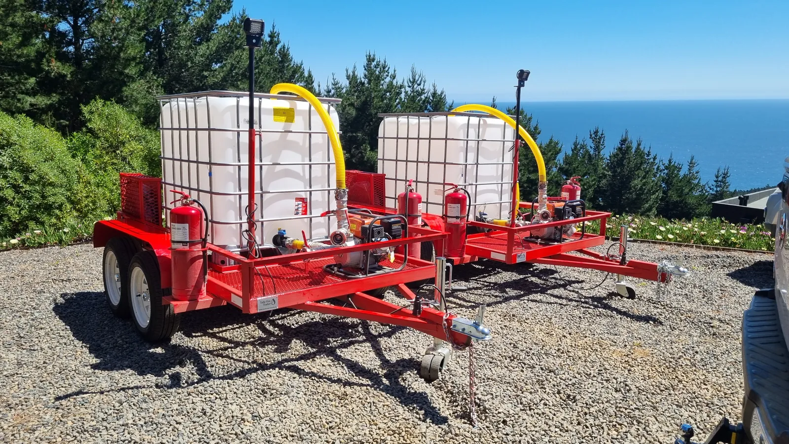 Dos carros contra incendios de alta presión Safe Fire Trailer listos para despacho