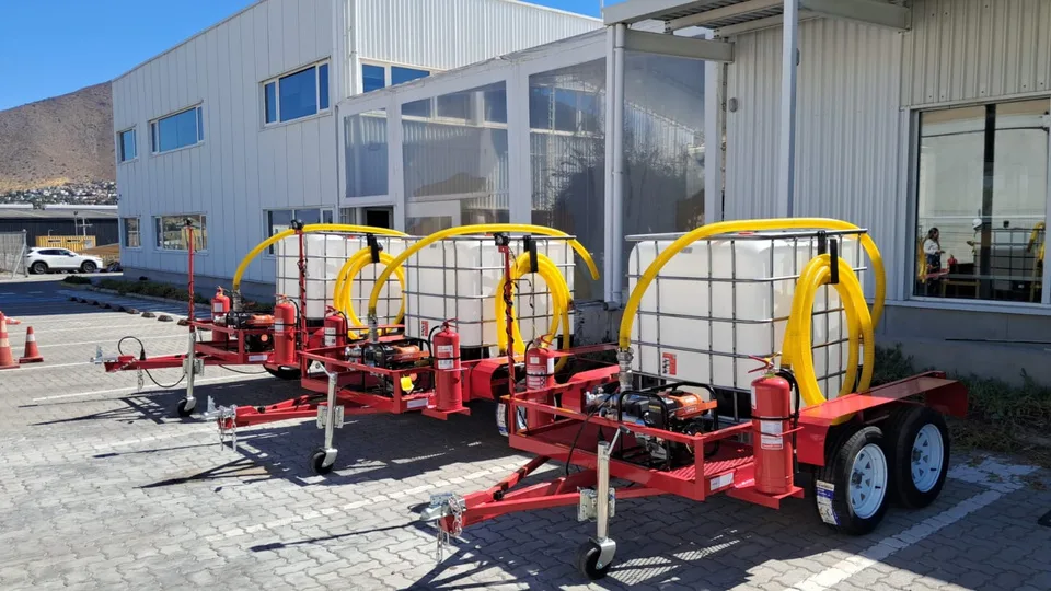 Flota de carros de primera intervención contra incendios Safe Fire Trailer lista para entrega a empresa